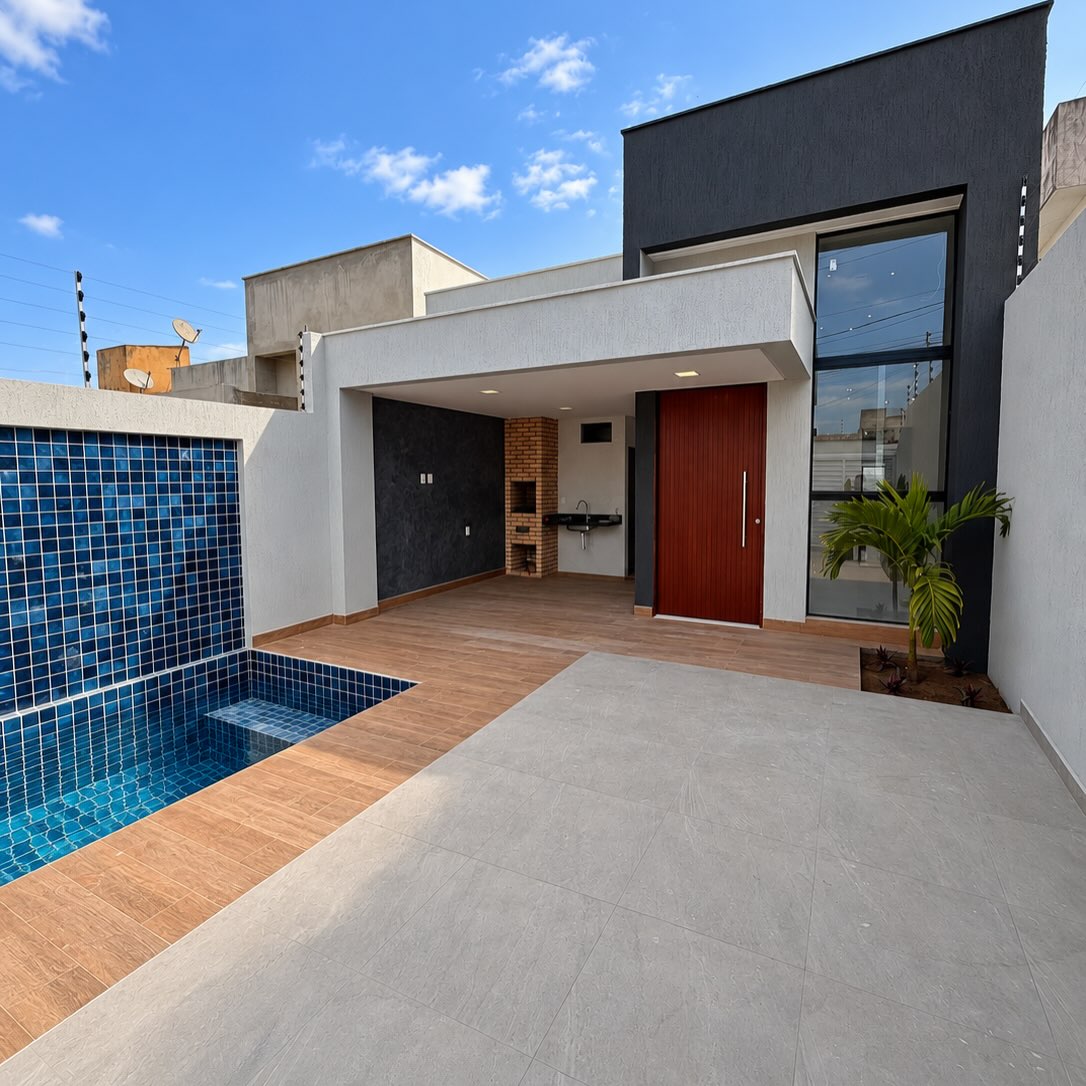 Área externa com piscina de casa de alto padrão